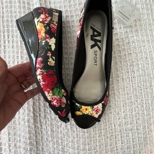 Anne Klein, sz8 beautiful floral peep, toe wedge shoes